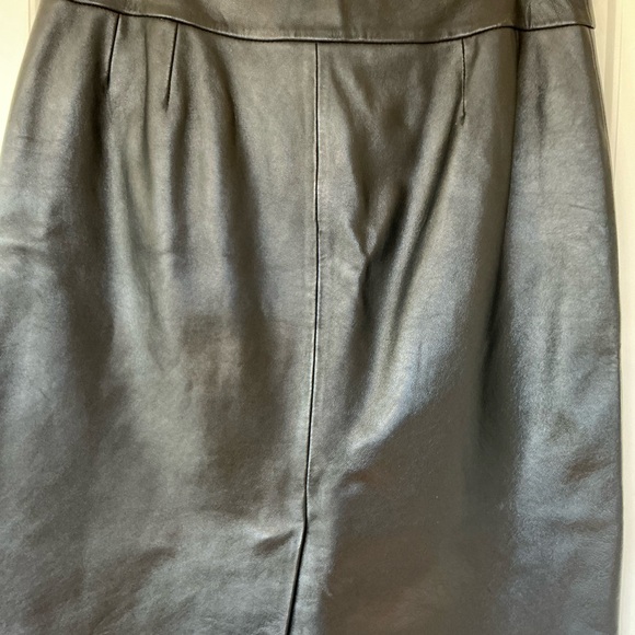 Women’s black leather skirt. Size 12. - Picture 5 of 10